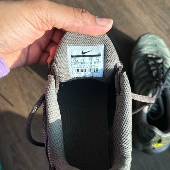 air max plus olive cargo